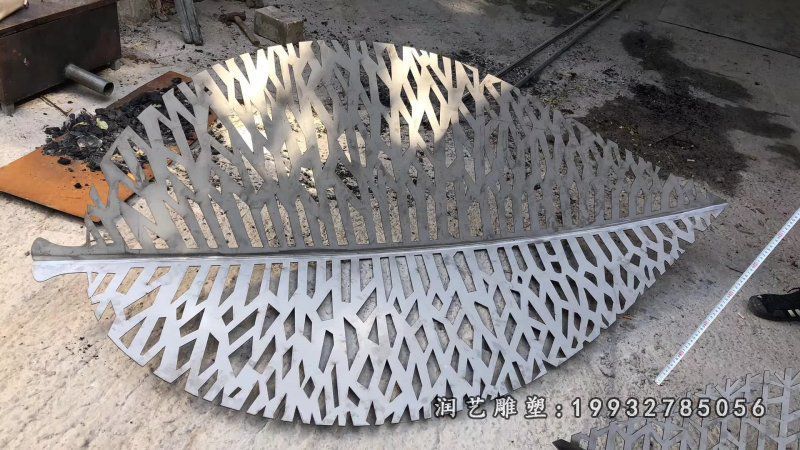 企业不锈钢树叶雕塑