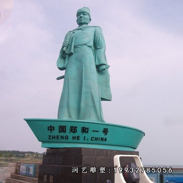 草坪郑和人物石雕
