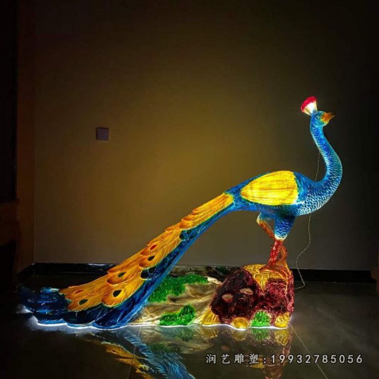 游乐场玻璃钢孔雀动物雕塑