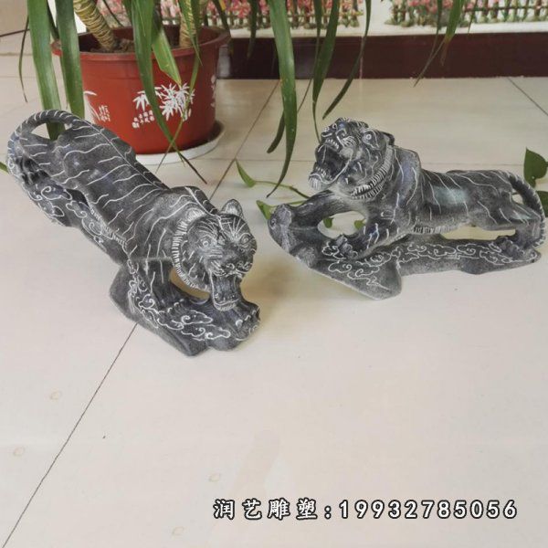 小区老虎石雕