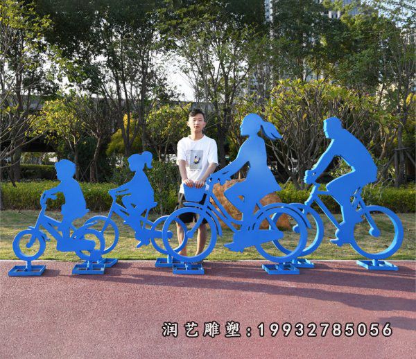 不锈钢一家人雕塑 (14)