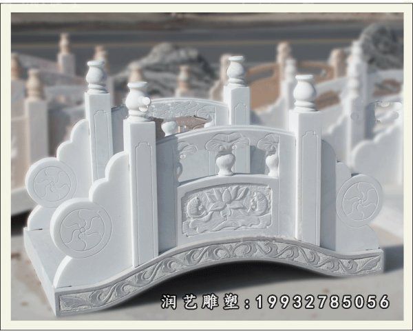 大理石拱桥雕塑