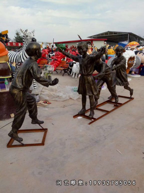 铜雕老鹰捉小鸡儿童雕塑