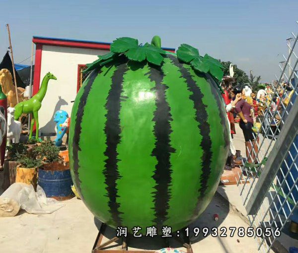 校园玻璃钢西瓜景观雕塑