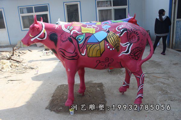 学校玻璃钢牛动物雕塑