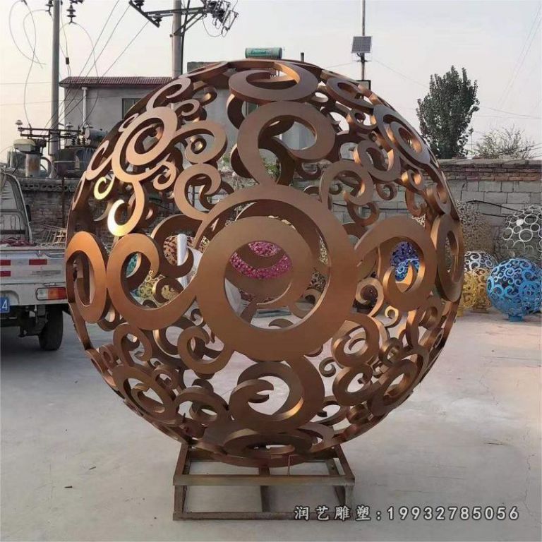 草坪不锈钢镂空球景观雕塑