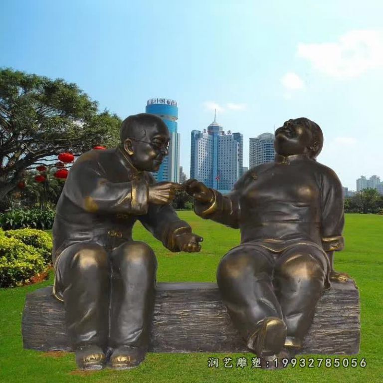小区情侣人物铜雕