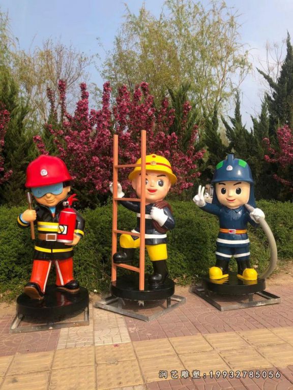 公寓玻璃钢消防员雕塑