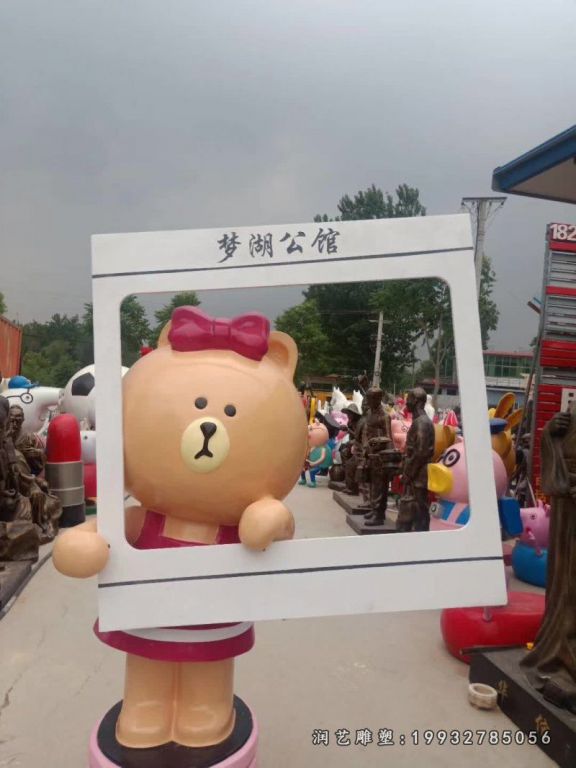 广场玻璃钢布朗熊雕塑