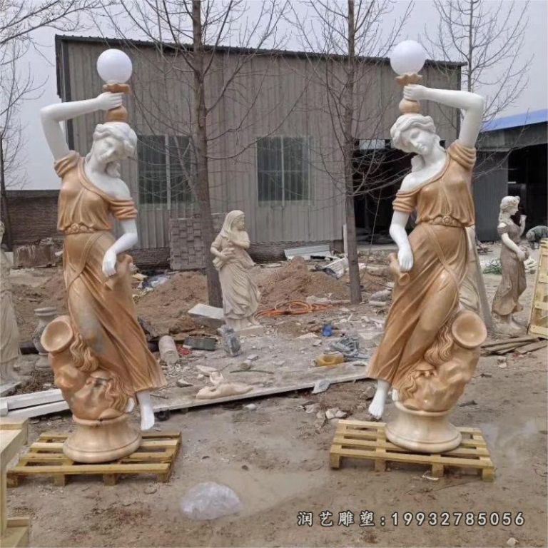 广场西方人物石雕